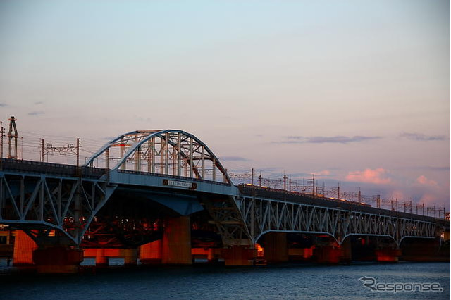 JR京葉線、強風時の安全確保のため防風柵を整備 画像
