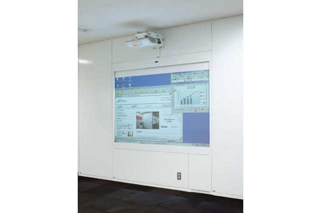 電子黒板付きパーティションで省スペース化を実現 画像