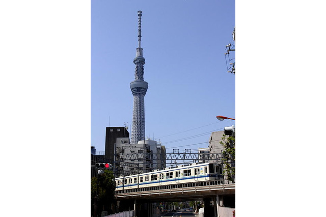 こどもの日から8/31まで「下町トレイン」を運行、浮世絵タッチのイラストを内の床面に 画像