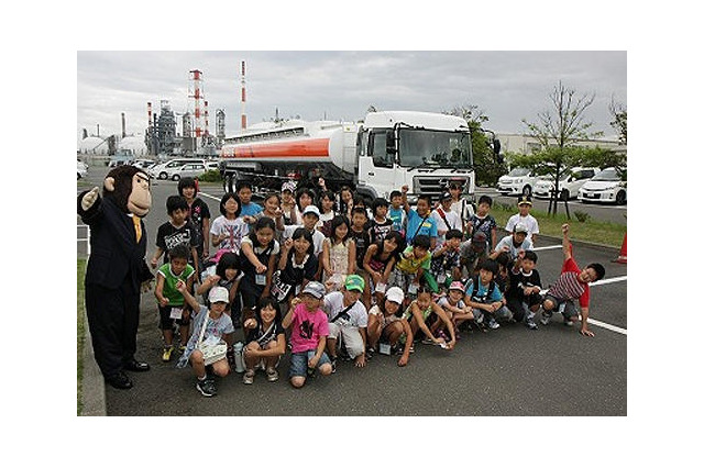 JX日鉱日石が各地新聞社と共催、小学校高学年対象の夏休み社会科見学 画像