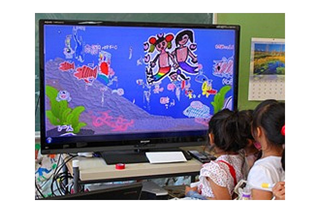 大学生が小学校で出張授業、「紙アプリ」などを小学生に紹介 画像