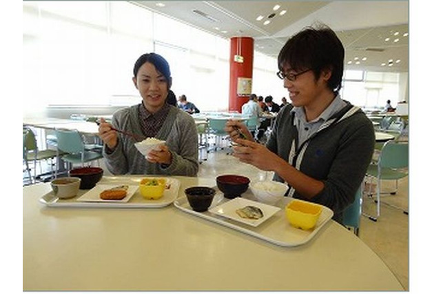 大学食堂で「100円朝食」を提供し、学生に好評 画像