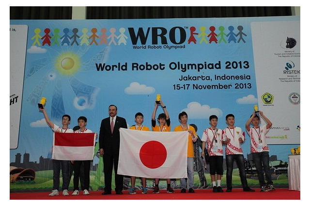 ジャカルタで開催の自律型ロボット競技世界大会、OIS・立命館中が銀メダル獲得 画像