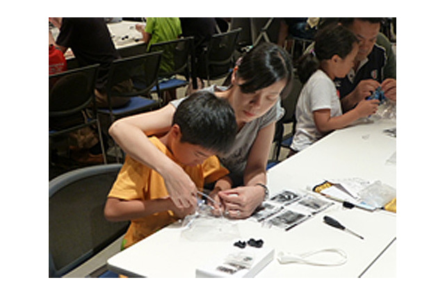 パナソニックセンター東京、オリジナルのLEDネックライトや乾電池を作ろう 画像