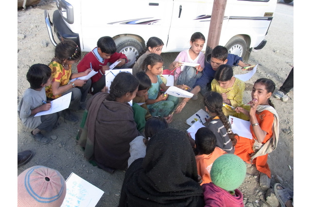 インドの小学校、小規模な州または自治区において高い教育水準 画像