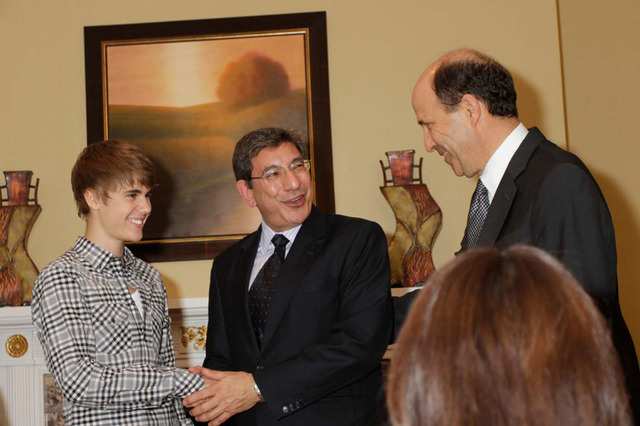 ジャスティン・ビーバーが被災地の学生と交流「僕の祈りを届けたい」 画像