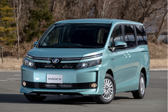 家族が増えて購入・買い換えを検討したもの、保険・クルマ・住まいが上位 画像