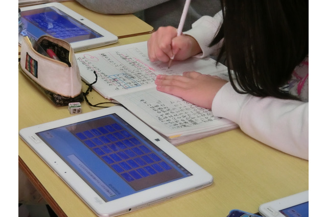 富士通「明日の学びプロジェクト」川崎小学校でタブレット活用授業を公開 画像