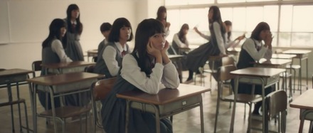 資生堂CM「High School Girl？」（画像は動画の一部）