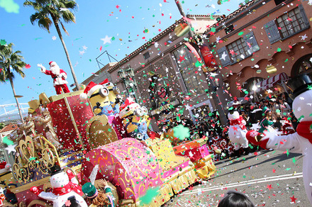 ミニオンと0人のリトル サンタがパレード Usjでクリスマス開幕 リセマム