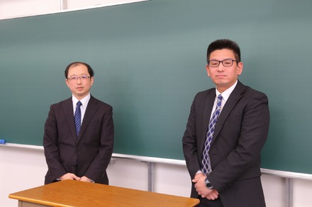 インタビューに応えるZ会エデュ―ス代表取締役社長 高畠尚弘氏(左)とICT CONNECT 21 事務局次長 寺西隆行氏(右)