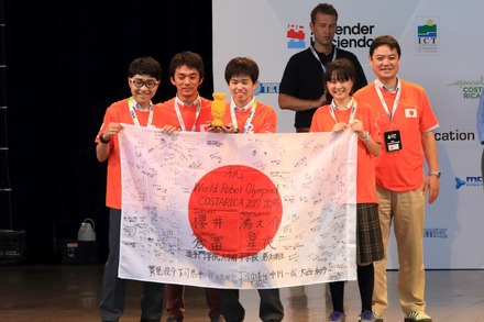 追手門学院大手前中学校のチーム「Otemon Quest」が銅メダル受賞　提供：NPO法人WRO JAPAN