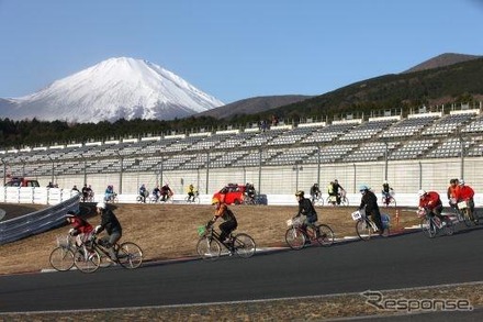 富士スピードウェイを舞台にした7時間対耐久レース「ママチャリ日本グランプリ」に1400チームがエントリー（写真：前回開催のようす）