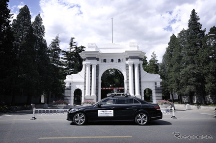 メルセデスベンツEクラスの自動運転車と中国北京市の清華大学