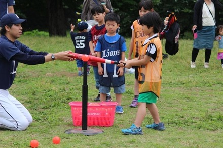 西武ライオンズが 「親子で楽しめるキャッチボール体験イベント」開催