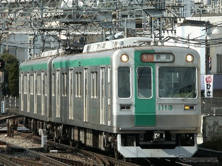 近鉄京都線と相互乗入れを行なっている京都市営地下鉄烏丸線の10系電車。