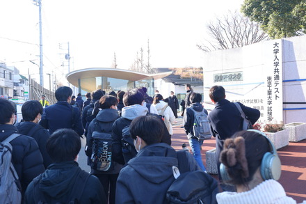 1月13日朝の東京工業大学大岡山試験場（大岡山キャンパス）のようす
