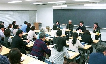 過去の座談会のようす