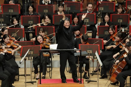 お手持ちの楽器や手拍子、歌でオーケストラと共演(写真は昨年の公演)(c) 飯島隆