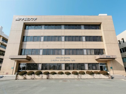 聖学院大学総合図書館