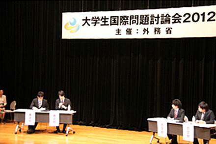 昨年の大学生国際問題討論会