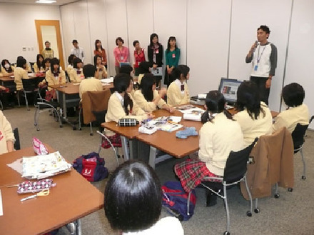 2009年に実施した「Yahoo!オークション」と「品川女子学院」のコラボレーション授業