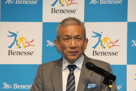 2014年7月の経営方針説明会において「エリアベネッセ」を発表する原田泳幸氏