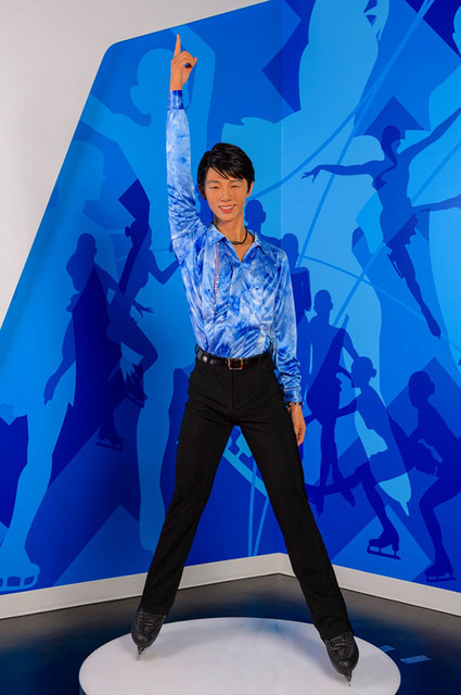 羽生選手等身大フィギュア - (C) The images shown depict wax figures created and owned by Madame Tussauds.