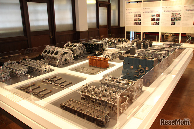 横浜工場内で製造されるエンジンの粗材や鋳造後のようす