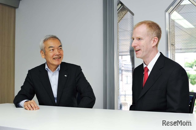 對馬真一郎氏とジェイ・フィーリー氏