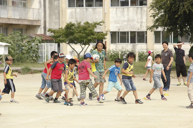 炎天下だったが、子供達は元気にサッカーを満喫。表情からは3年前の震災の傷跡は見受けられなかった