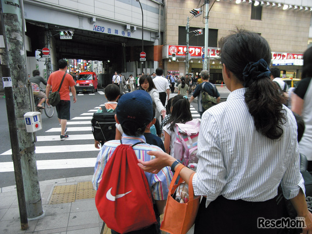 授業終了後は必要に応じて職員が最寄り駅まで誘導