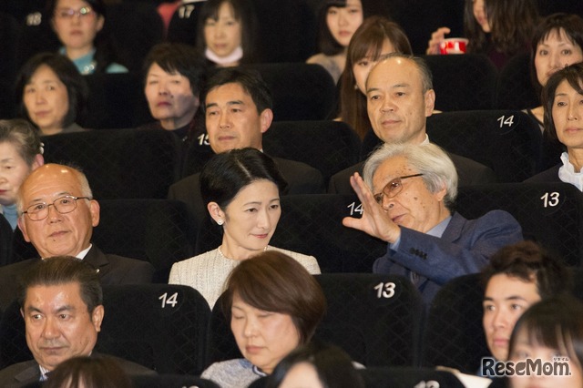 映画鑑賞には恩賜財団母子愛育会総裁の秋篠宮妃殿下が御臨席された (c) 2015「母と暮せば」製作委員会