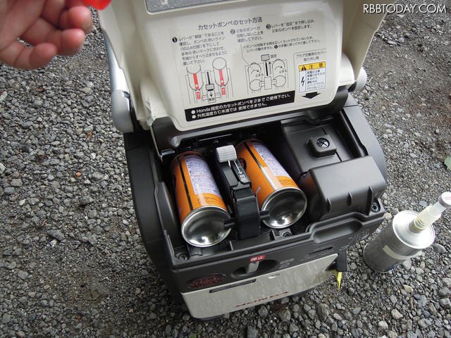 カセットボンベ2本で動作する「Honda カセットガス発電機 エネポ EU9iGB」