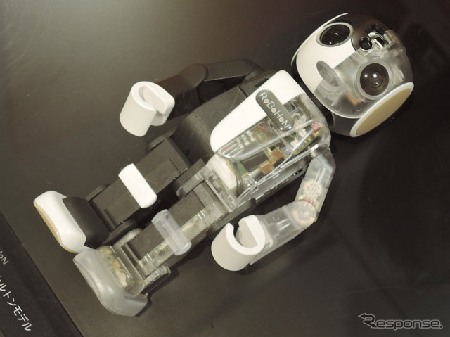 「ロボホン」のシースルーモデル