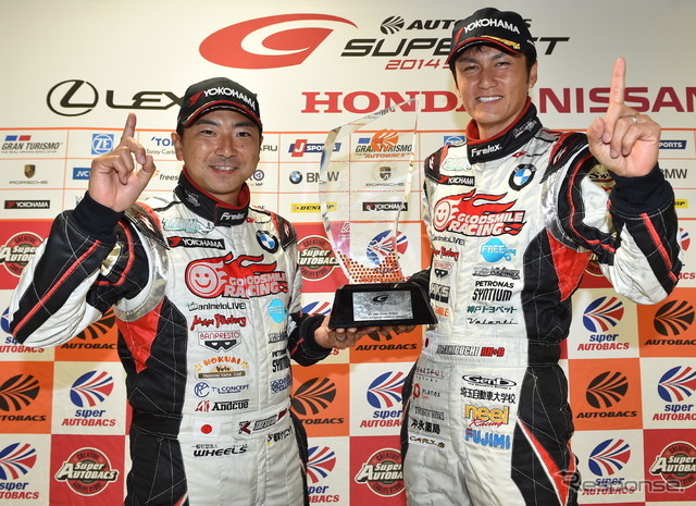 2014年、当時はBMWのマシンをドライブしてGT300ドライバーズチャンピオンを獲得した谷口信輝選手（右）と片岡龍也選手。