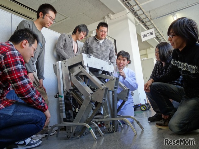 日本工業大学　先進工学部　ロボティクス学科　樋口勝教授の研究室紹介写真