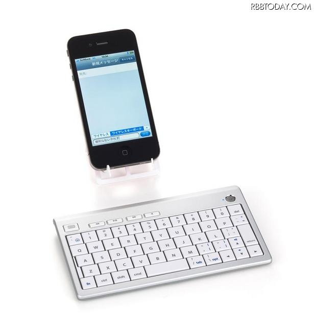 ソフトバンクBB、iPhone/iPad対応の超小型Bluetoothキーボード 使用イメージ（iPhoneは別売）