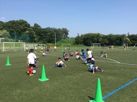 城彰二が小学生を直接指導する「サッカー教室」開催