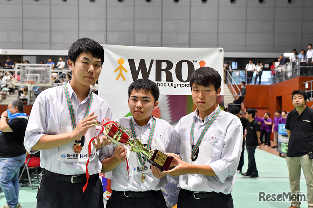 KKT＋α＜レギュラーカテゴリーエキスパート部門高校生部門優勝＞　画像提供：WRO Japan実行委員会