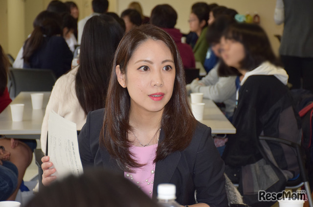 東京大学 柏キャンパス 一般公開2017／「未来をのぞこう！」ティータイムのようす…三島真理さん (東京大学 大気海洋研究所 卒業生／現職：水産庁)