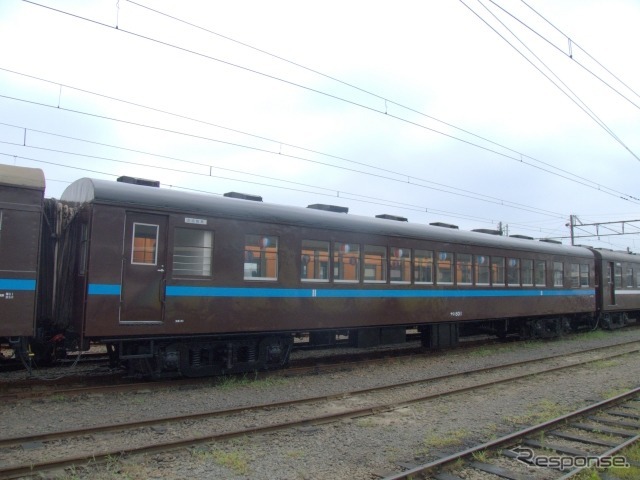 お座敷車は西武鉄道の電車を改造したナロ80形（ナロ80 1）を使用する。