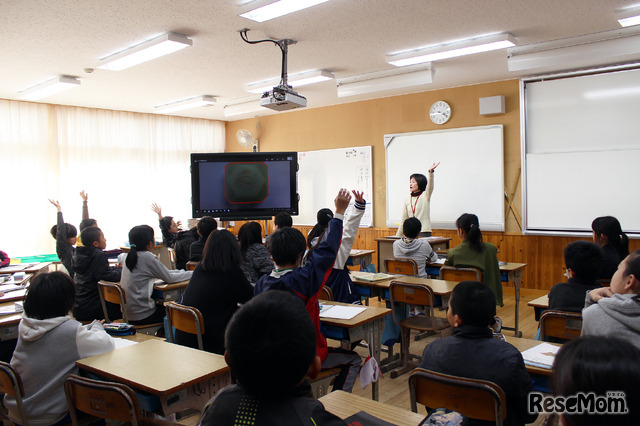 2018年1月26日、佐賀県多久市立東原庠舎中央小学校で行われた公開授業のようす（写真は算数の時間）