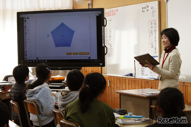 2018年1月26日、佐賀県多久市立東原庠舎中央小学校で行われた公開授業のようす（写真は算数の時間）