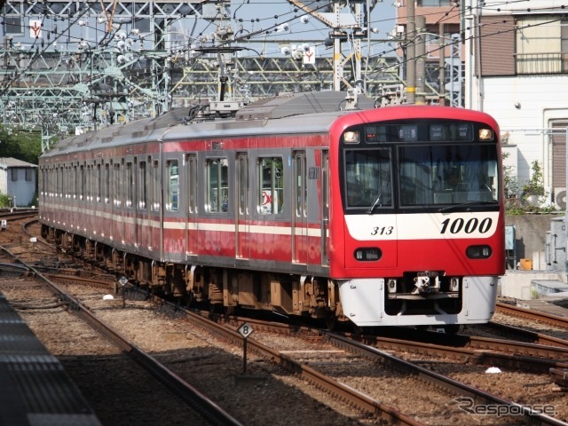 2月9日から全駅・全トンネル区間で携帯電話を利用できるようになる京急。写真は新1000形。