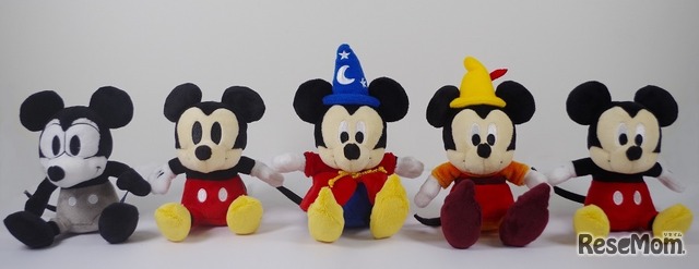 展覧会限定グッズ「ぬいぐるみ」（左から、Plane Crazy／Vintage Style／Fantasia／Fun and Fancy Free／Modern Style）各1,620円（税込）　(c) Disney