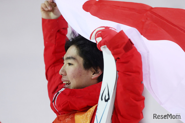 メダル獲得を喜ぶ原大智選手 Photo by Clive Rose/Getty Images