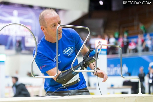 パワード義手レース（Powered Arm Prosthesis Race）の模様。（c）ETH Zurich / Nicola Pitaro