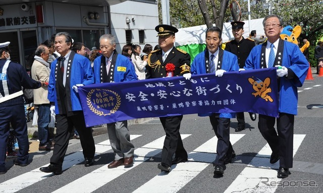 小池都知事も、ピーポファミリーも、巣鴨警察も...さくら祭りで交通安全パレード(31日、東京都豊島区巣鴨）