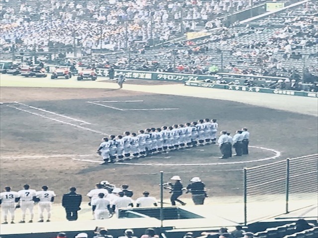 勝利の校歌を歌う東海大相模